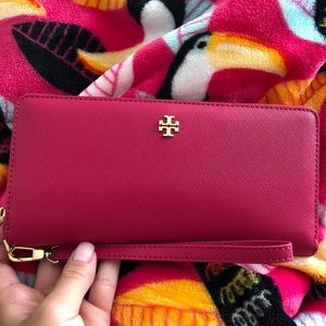 TORY BURCH ROBINSON PASSPORT CONTINENTAL WALLET